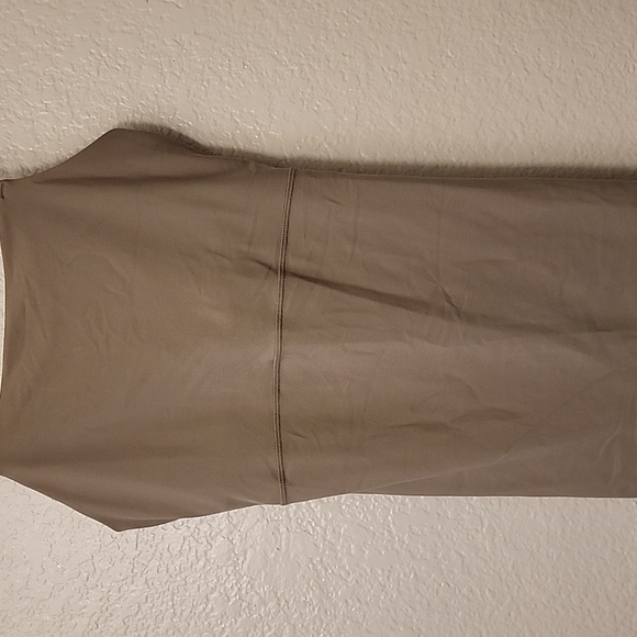 Old Navy PowerLite Lycra ADAPTIV Bodysuit 6-inch inseam - Birch Leaf - Picture 7 of 14